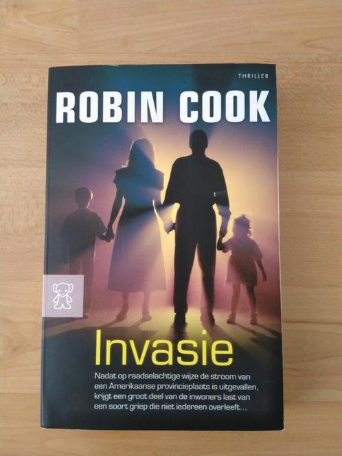 Invasie: Robin Cook., Boeken, Thrillers, Zo goed als nieuw, Amerika, Ophalen of Verzenden