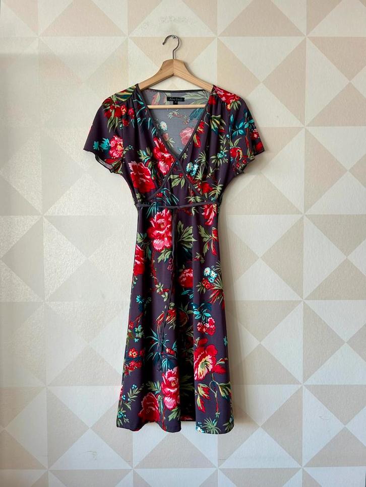 King Louie Dress jurk grijs bloemen M/38 zgan, Kleding | Dames, Jurken, Zo goed als nieuw, Maat 38/40 (M), Grijs, Knielengte, Ophalen of Verzenden