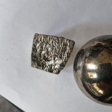 Pyriet Set: Bol & Kubus edelstenen mineralen  beschikbaar voor biedingen