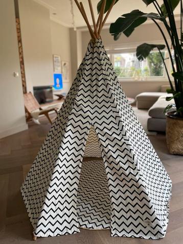Nobodinoz Tipi Tent Zwart/Wit met speelkleed beschikbaar voor biedingen