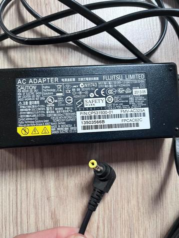 Laptop Charger 19V beschikbaar voor biedingen
