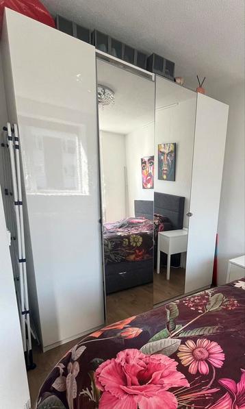 Ikea kledingkast, wit, spiegel deuren 235x200x60cm beschikbaar voor biedingen