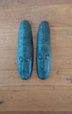 Twee decoratieve houten maskers. Hoog 50 cm, breed ca 14 cm., Antiek en Kunst, Kunst | Beelden en Houtsnijwerken, Ophalen