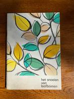 "Het Snoeien van Loofbomen", Ophalen of Verzenden, Zo goed als nieuw, Natuur algemeen