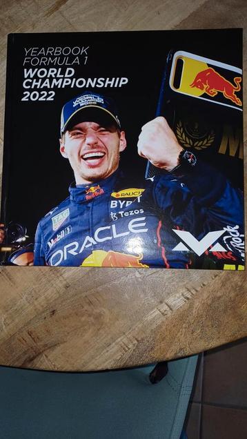 Max Verstappen jaarboek 2022 beschikbaar voor biedingen
