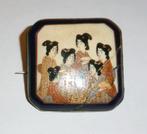 Broche Japans Geisha Satsuma Meiji porselein handbeschilderd, Ophalen of Verzenden, Overige materialen, Broche