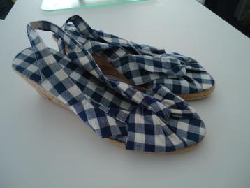 nieuwe linnen schoenen mt 40/41 blauw / wit ruitje beschikbaar voor biedingen