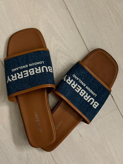 Burberry Carolyn denim flats sabdals 39, Kleding | Dames, Schoenen, Zo goed als nieuw, Slippers, Blauw, Ophalen of Verzenden