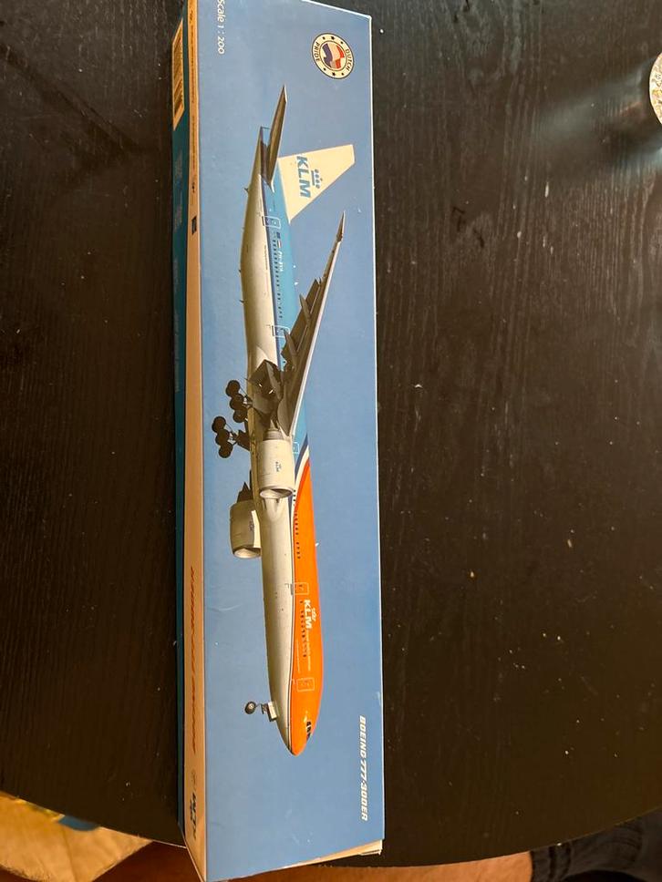 KLM Boeing 777-300ER Schaalmodel 1:200, Hobby en Vrije tijd, Modelbouw | Auto's en Voertuigen, Nieuw, Auto, 1:50 of kleiner, Overige merken