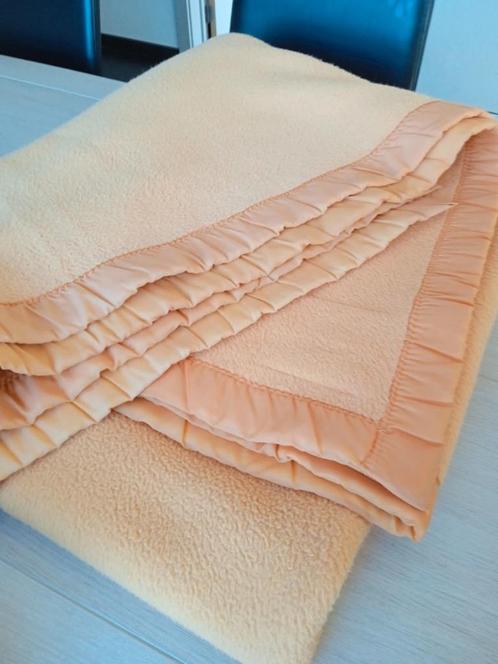 Retro oranje deken Good night 2.30 x 2.20, Huis en Inrichting, Slaapkamer | Beddengoed, Zo goed als nieuw, Deken of Dekbed, Tweepersoons