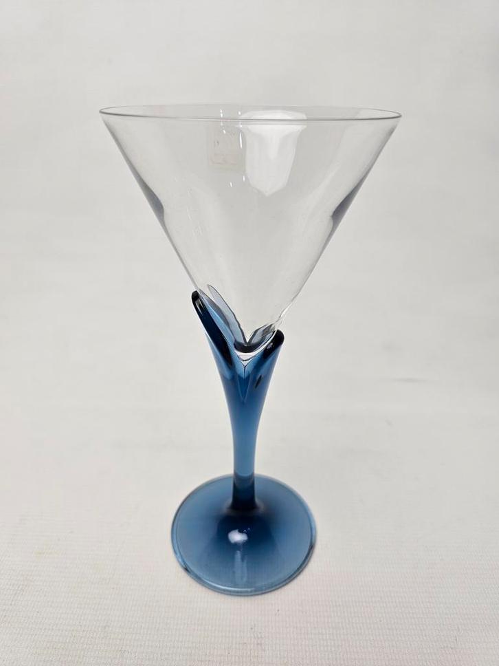 # Luigi Bormioli Martini Glas Blauwe Voet, Verzamelen, Glas en Borrelglaasjes, Zo goed als nieuw, Overige typen, Ophalen of Verzenden
