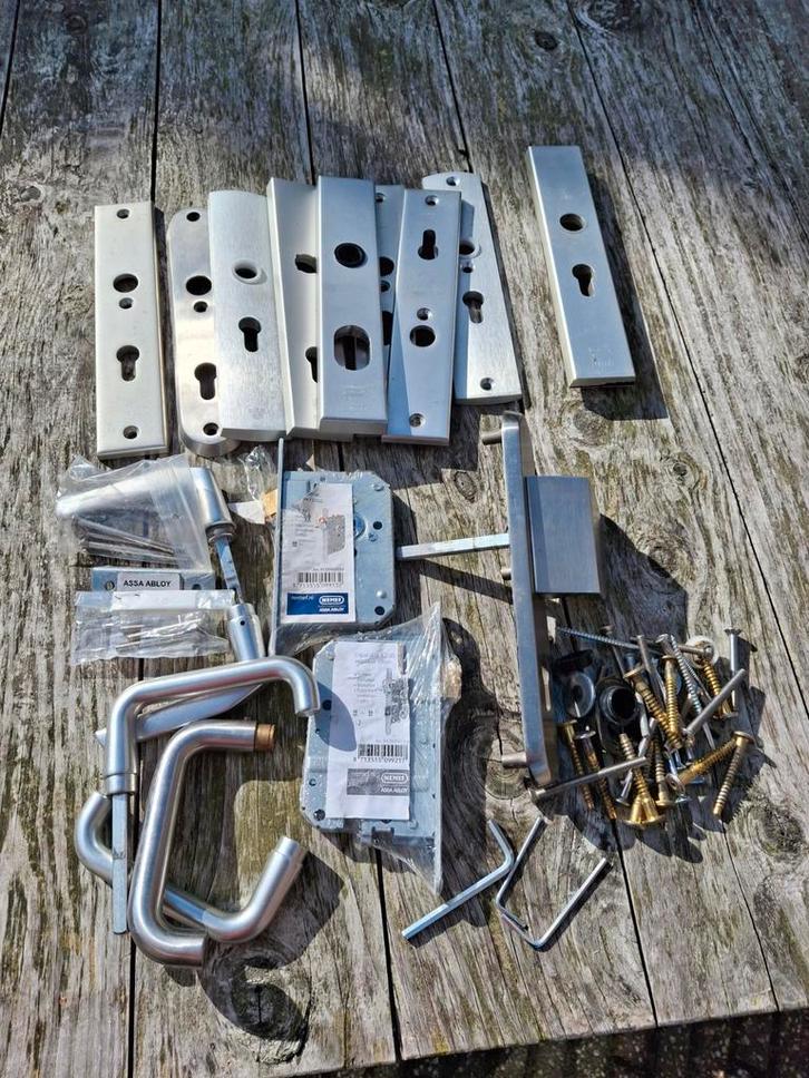Deurbeslag Set - Klinken, Sloten, Scharnieren, Doe-het-zelf en Verbouw, Hang- en Sluitwerk, Gebruikt, Klink of Kruk, Rvs, Ophalen of Verzenden