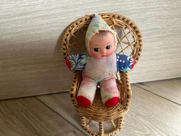 Vintage stoffen / rubberen popje piep popje / Shevie doll  beschikbaar voor biedingen