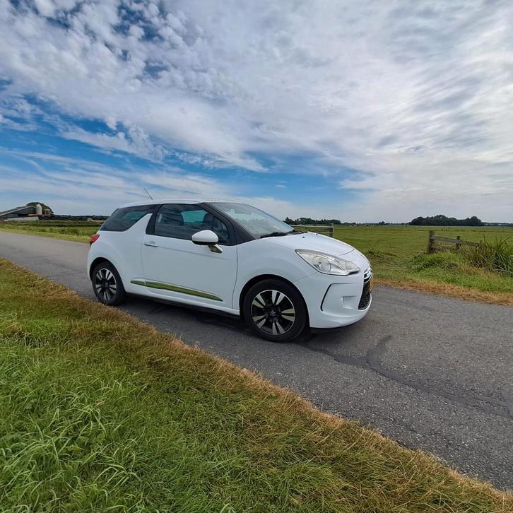Citroën DS3 1.6 Hdif 2011 Wit, Auto's, Citroën, Particulier, DS3, Diesel, B, Hatchback, Handgeschakeld, Geïmporteerd, Wit, Zwart