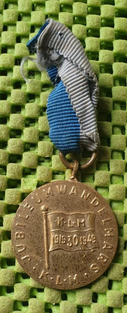 Medaille: Jub. wandelmars K.L.M 19-9-1949- S"Gravenhage, Postzegels en Munten, Penningen en Medailles, Overige materialen, Nederland