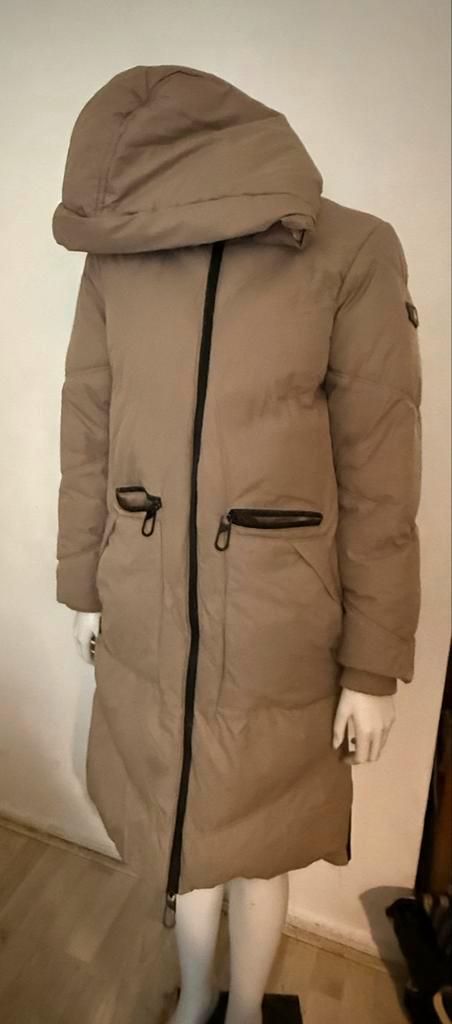 Amisu Lange Winterjas, Kleding | Dames, Jassen | Winter, Zo goed als nieuw, Maat 38/40 (M), Beige, Ophalen of Verzenden