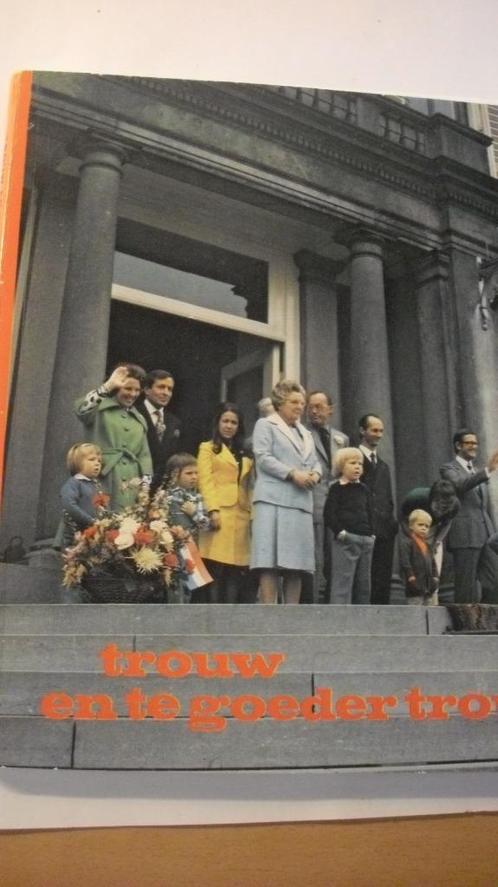 TROUW EN TE GOEDER TROUW door MJH Scheffer-van der Veen, Verzamelen, Koninklijk Huis en Royalty, Gebruikt, Kaart, Foto of Prent