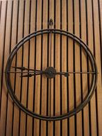 Moderne Wandklok - Stijlvol Design, Huis en Inrichting, Woonaccessoires | Klokken, Ophalen of Verzenden, Zo goed als nieuw, Analoog