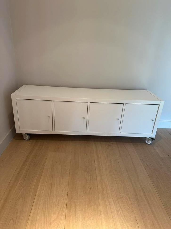 IKEA kastje met deurtjes en wieltjes met rem. GRATIS, Huis en Inrichting, Kasten | Dressoirs, Gebruikt, 50 tot 100 cm, 25 tot 50 cm