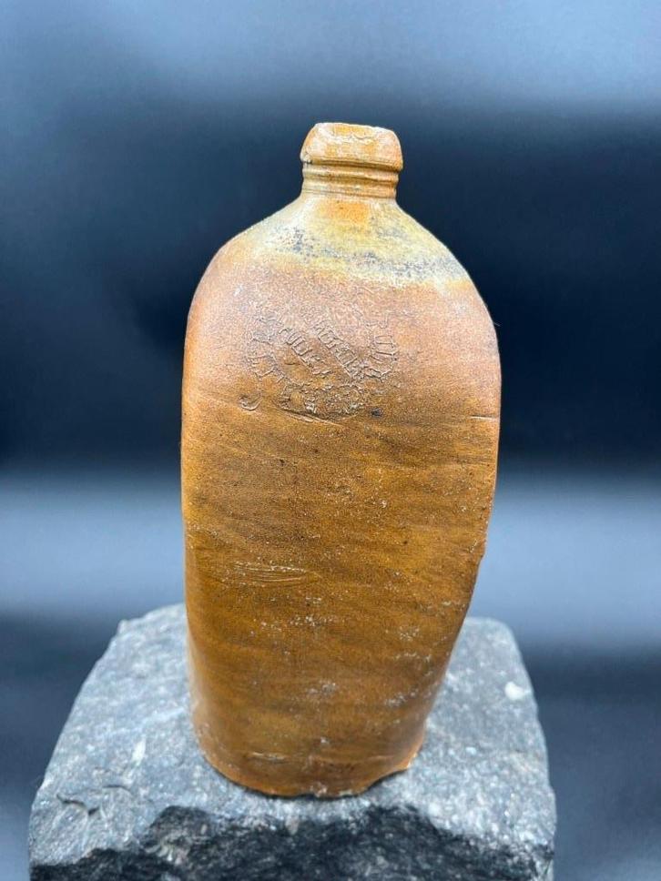 19e eeuwse steengoed kruik mineraalwater kelderflesje Pullna, Antiek en Kunst, Antiek | Keramiek en Aardewerk, Ophalen of Verzenden