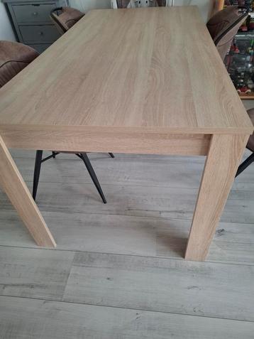Eettafel  beschikbaar voor biedingen