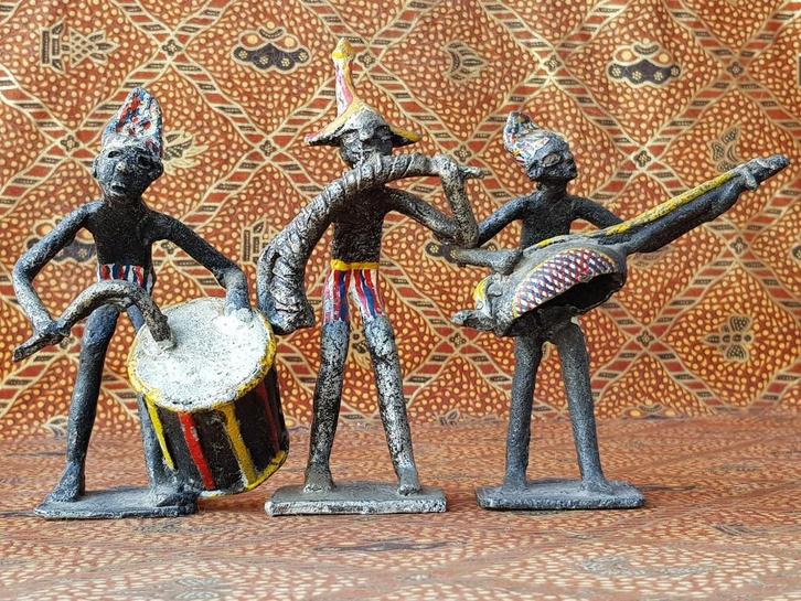 Drie mooie originele oude beeldjes uit Afrika van muzikanten, Antiek en Kunst, Kunst | Niet-Westerse kunst, Ophalen of Verzenden