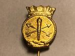 Metalen MILITARIA 2 Gekruisde Pijlen Speld (Goudkleur)., Verzenden, Zo goed als nieuw, Overige onderwerpen, Speldje of Pin