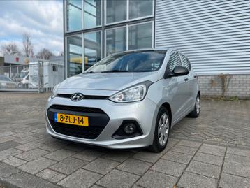 Hyundai i10 1.0i 66pk 2015 Grijs AIRCO | 5DR | MOTOR ROOKT beschikbaar voor biedingen