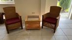 Twee rotan stoelen en bijbehorend tafeltje met glasplaat, Huis en Inrichting, Fauteuils, Riet of Rotan, Gebruikt, 50 tot 75 cm