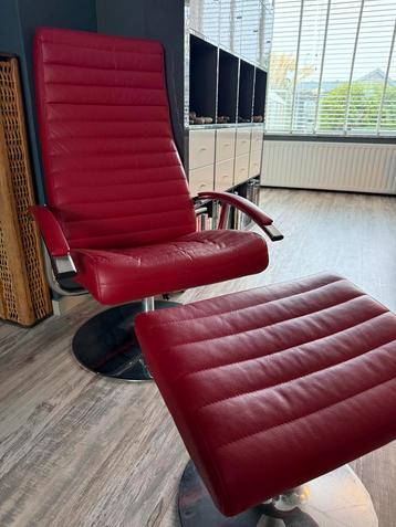 Zeer mooi Rode Lederen Relax Fauteu Stoel met voetenbankje beschikbaar voor biedingen