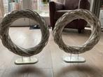 Witte decoratie kransen op standaard, Huis en Inrichting, Woonaccessoires | Kransen, Ophalen, Zo goed als nieuw