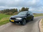 BMW 1-Serie 2.0 116I 3DR 2011 Zwart NIEUWE APK, Auto's, BMW, 1-Serie, 1995 cc, Zwart, 4 cilinders