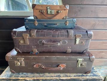 Brocante set van diverse koffers.  beschikbaar voor biedingen