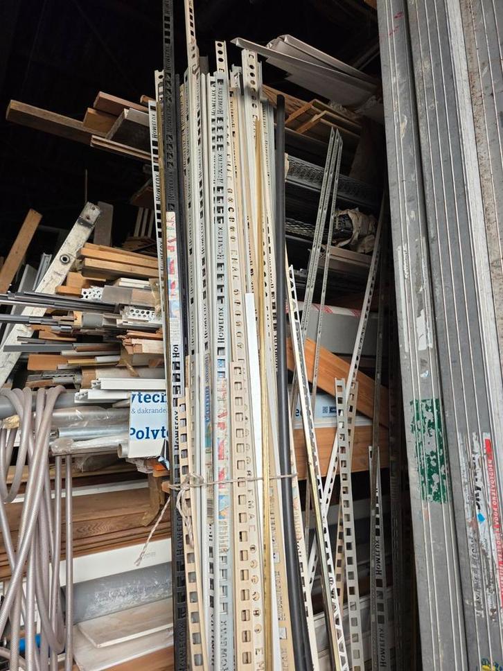 Homerun Tegelstrippen - Diverse Lengtes plus min 70 stuks, Doe-het-zelf en Verbouw, Plinten en Afwerking, Gebruikt, Lijsten, Kunststof