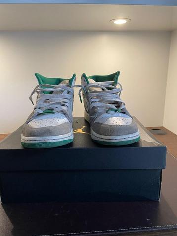 Air Jordans 1 mid grey green, maat 40