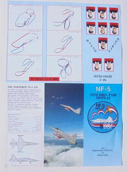 Ongevouwen folder met poster NF-5 Double Dutch Demo Team KLu, Verzamelen, Militaria | Algemeen, Luchtmacht, Foto of Poster, Nederland