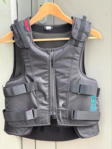 Bodyprotector medium beschikbaar voor biedingen