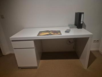 Bureau wit gebruikt (Ikea type Malm) te Enschede. - afbeelding 1