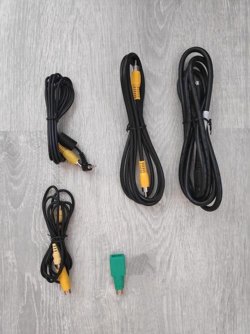 Diverse PC-kabels en adapters (oa tulp, PS/2, USB, S-video), Computers en Software, Pc- en Netwerkkabels, Zo goed als nieuw, Ophalen of Verzenden