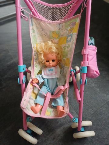 Vintage Babypop met roze kinderwagen beschikbaar voor biedingen