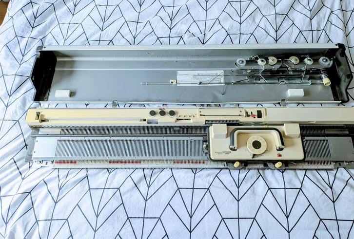 Empisal Knitmaster 700 breimachine(lees beschrijving), Hobby en Vrije tijd, Breien en Haken, Gebruikt, Breien, Machine, Ophalen