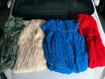 Strengen wol - ca 950 gram per st - diverse kleuren beschikbaar voor biedingen