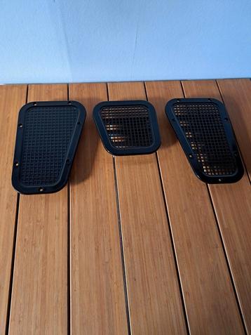 DEFENDER SCHERMROOSTERS beschikbaar voor biedingen