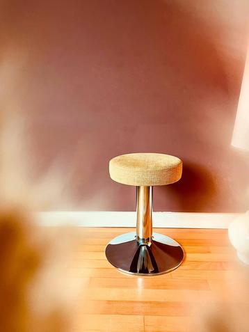 Zeer mooie chrome en robuuste vintage kruk beschikbaar voor biedingen