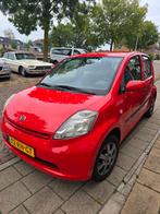 Daihatsu Sirion 2   1.3 2005 Rood, Auto's, Daihatsu, Voorwielaandrijving, Stof, 4 cilinders, Handgeschakeld