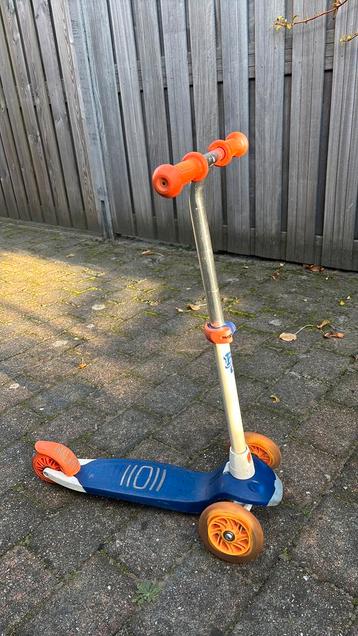 Oxelo driewiel step met lichtjes in wielen beschikbaar voor biedingen