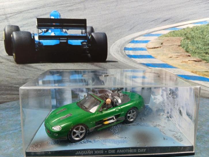 universal hobbies 1/43 jaguar xkr, Hobby en Vrije tijd, Modelauto's | 1:43, Zo goed als nieuw, Auto, Overige merken, Ophalen of Verzenden