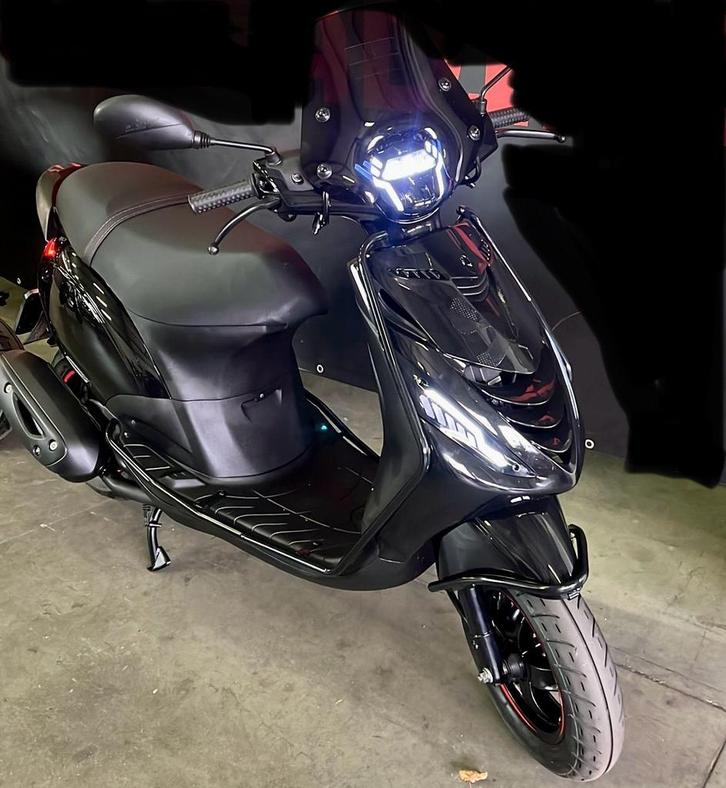 Piaggio zip blauw kenteken, Fietsen en Brommers, Scooters | Piaggio, Zo goed als nieuw, Zip, Maximaal 25 km/u, Benzine, Ophalen