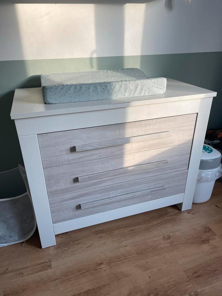 Ledikant en commode, Kinderen en Baby's, Kinderkamer | Complete kinderkamers, Gebruikt, Jongetje of Meisje, Ophalen