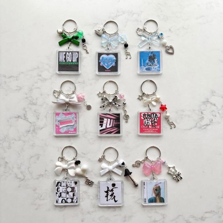 Kpop interactieve album sleutelhanger girlgroup, Verzamelen, Muziek, Artiesten en Beroemdheden, Nieuw, Gebruiksvoorwerp, Ophalen of Verzenden